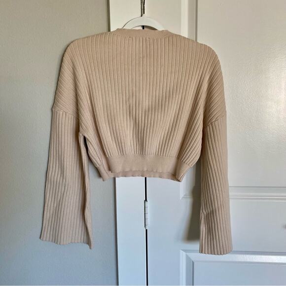 Lulu's Ribbed Bell Sleeve Casual Shabby Chic Crewneck Pullover Crop Sweater - Picture 6 of 6